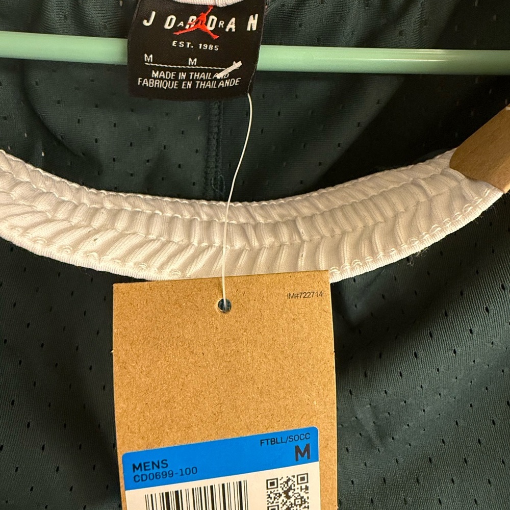 Nike Men's Green Athletic Shorts - Picture 3 of 3